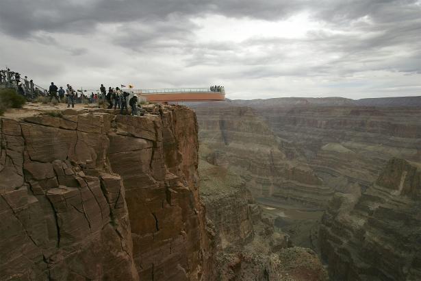 Couple loses $1K after booking Grand Canyon tour that doesn’t exist