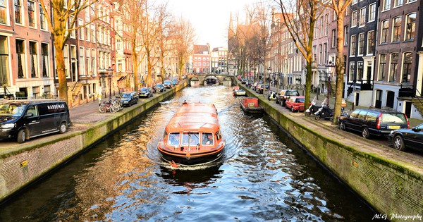 Amsterdam's canal boats are going electric too