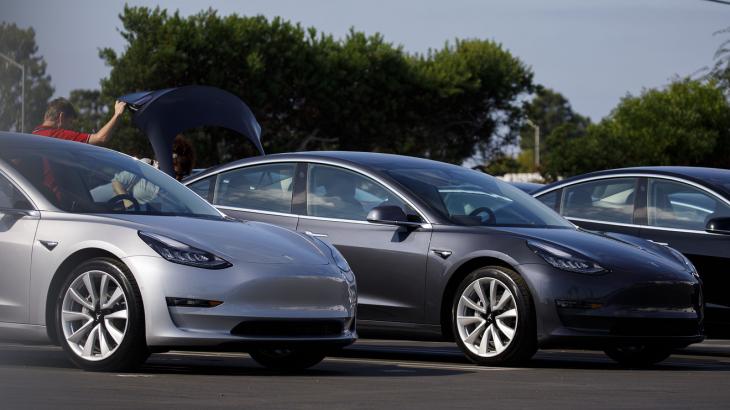 Tesla cuts $4,000 off Model 3 price with new mid-range battery
