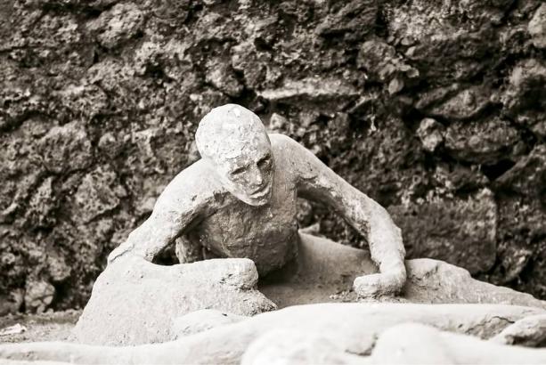 This 2,000-year-old message from Pompeii's ruins is freaking me out