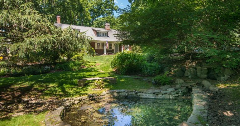 This NY farmhouse was built in 1687 and is now listed for $1.3M: Take a look inside