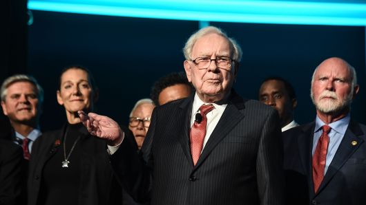 Pro investors say sell-off is normal and offers a buying opportunity: 'Buffett's not panicking'