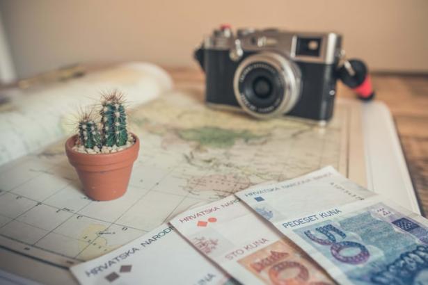 10 Ways to Earn Money While You're on Vacation