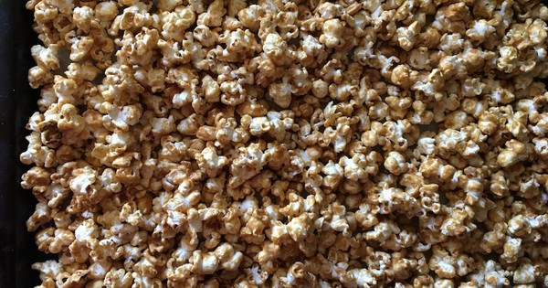 Make a batch of crunchy caramel popcorn for Halloween