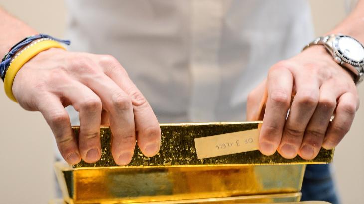 Metals Stocks: Gold hovers near 3-month high
