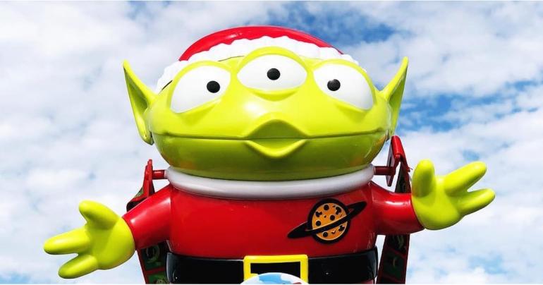 Santa-Themed Alien Popcorn Buckets Have Invaded Disney World, and They're Absurdly Cute