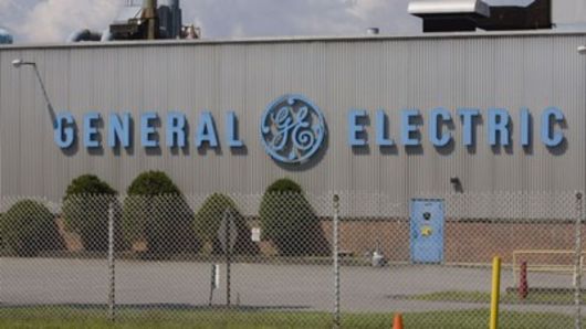 General Electric gets crushed, again — here's what three experts say may come next