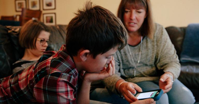 How Parents Teach Smart Spending With Apps, Not Cash