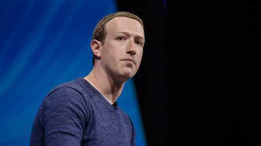 As Facebook shares plunge, one expert calls it a top pick, another calls it a crisis