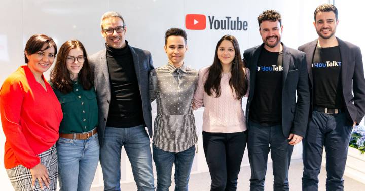 ‘Youtubers’ que enseñan a besar bien, doblar sábanas o hablar inglés