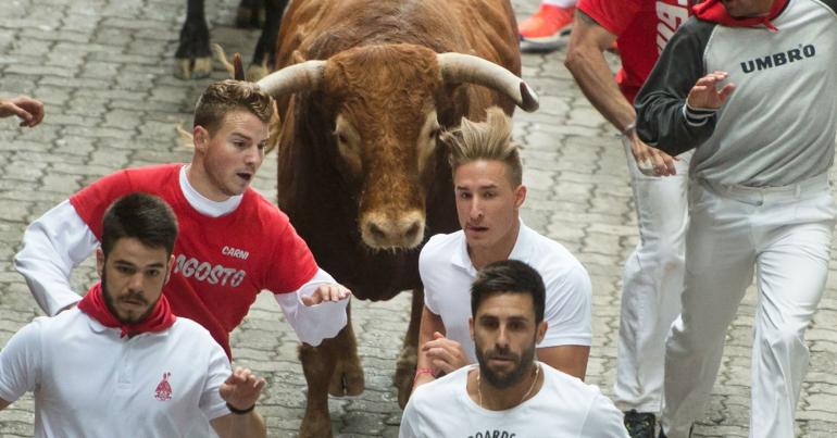 'Maximum uncertainty' will turn into big buying opportunity, Wall Street bull predicts