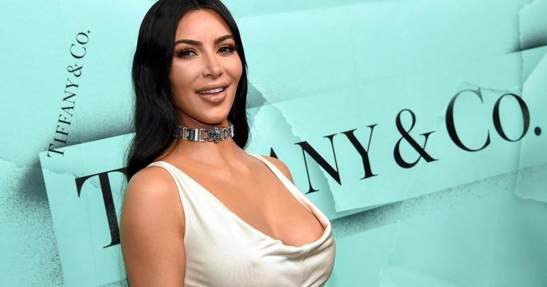 Kim Kardashian reveló que no se operó la nariz y explicó el truco para lucir espléndida