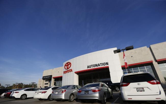 AutoNation names new CEO as slowing auto sales hit results
