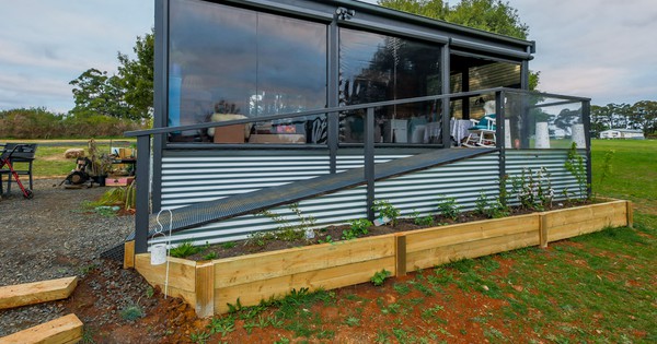 Accessible tiny home helps elderly woman age in place gracefully (Video)