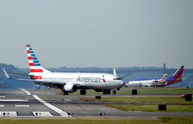 U.S. fines American Airlines, Delta for long tarmac delays