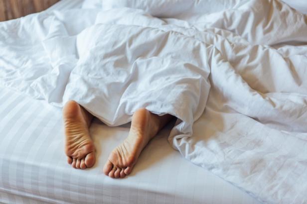 Here’s How Weekend “Catch-Up” Sleep Actually Leads to Weight Gain