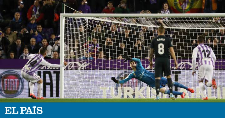 Benzema adelanta al Madrid al transformar un penalti (1-2)