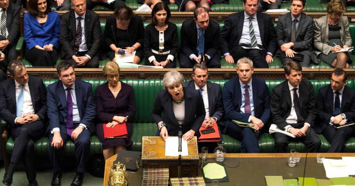 El Parlamento británico encarga a May que pida a la UE una prórroga del Brexit