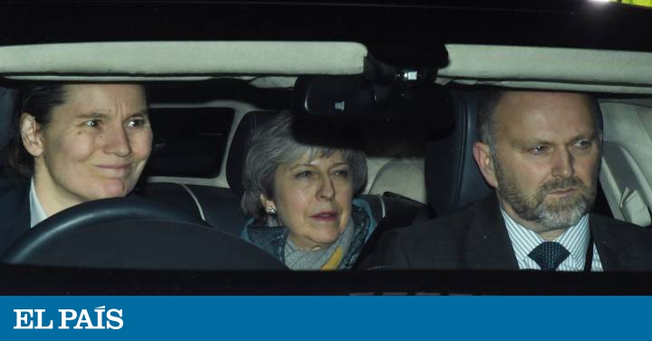 El Parlamento aprueba aplazar el Brexit y rechaza otro referéndum