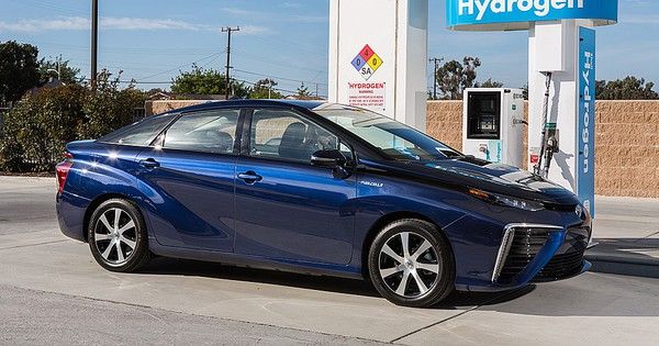 How many solar panels does it take to fill up a hydrogen car?