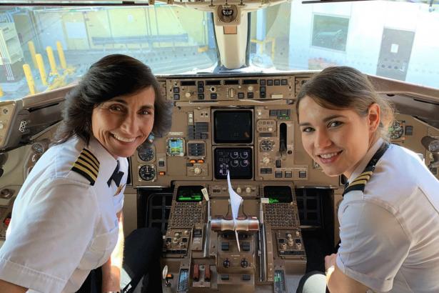 Mother, daughter flying high as Delta pilots