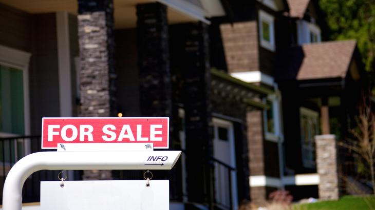 Economic Report: Mortgage rates plunge at the fastest pace in a decade as growth fears resurface