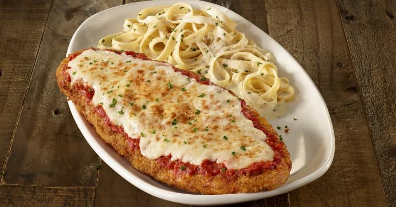 There's An 11-Inch Chicken Parm on Olive Garden's New Menu, So BRB, Grabbing My Stretchy Pants