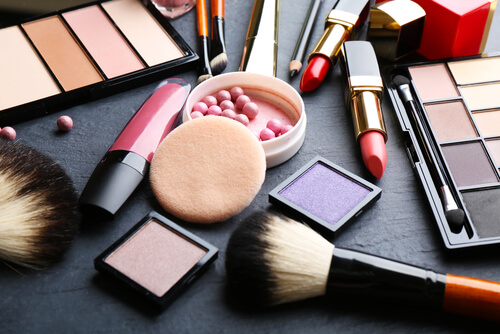 6 Ways to Save Money on Cosmetics