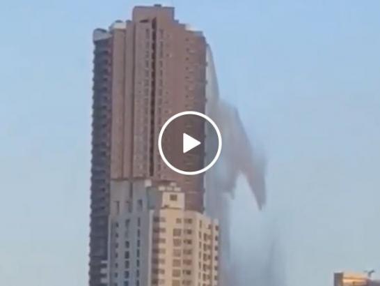 Holy sh*t, rooftop pool loses water during massive earthquake (Video)