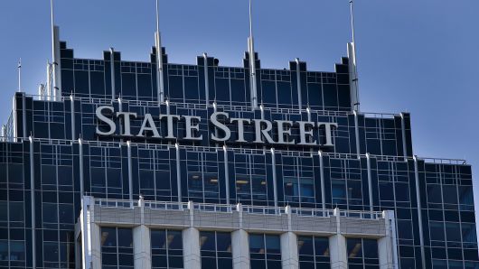 Noted banking analyst Mike Mayo warns State Street shareholders executive pay is too high