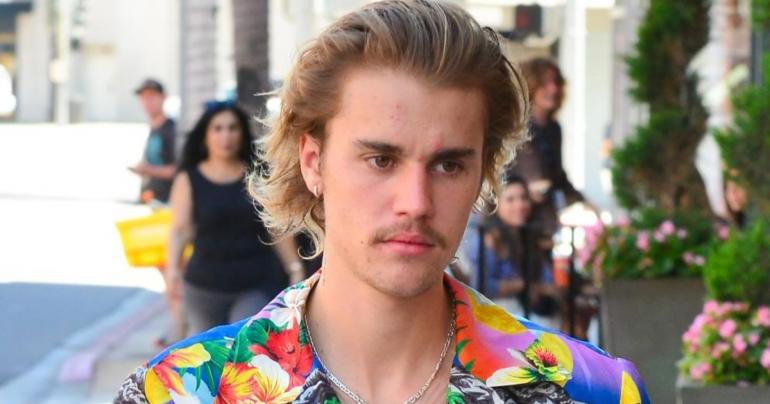 Justin Bieber defendió a un golpeador y fue destruído en las redes