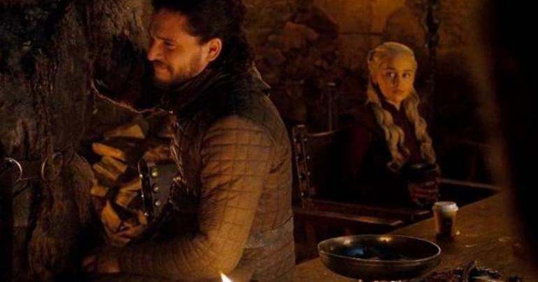 ¿Misterio del vaso resuelto?: qué pasó con la escena viral de "Game of Thrones"