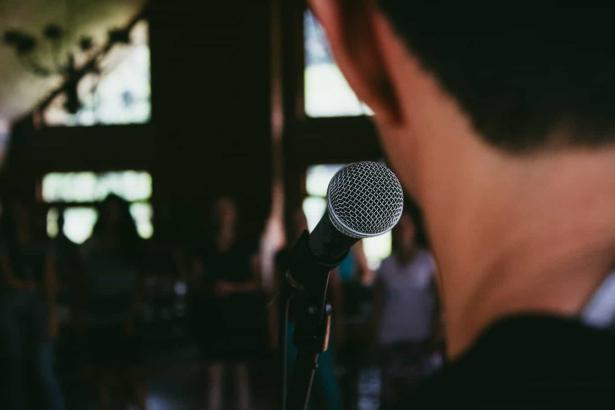 11 Powerful Public Speaking Tips to Hook Any Audience
