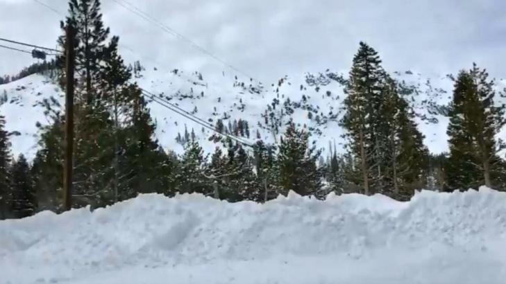 1 dead in avalanche at ski resort