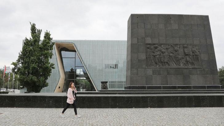 Poland urged to end 'damaging' impasse at Jewish museum