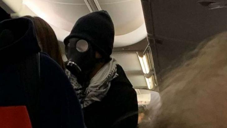 Airline removes gas mask-wearing passenger after he panics travelers