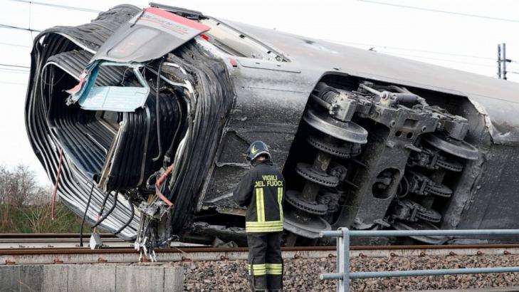 High-speed train derails in Italy; 2 railway workers killed