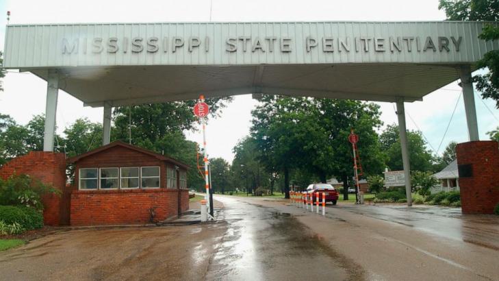 Inmate with broken arm at troubled Mississippi prison waits weeks for cast