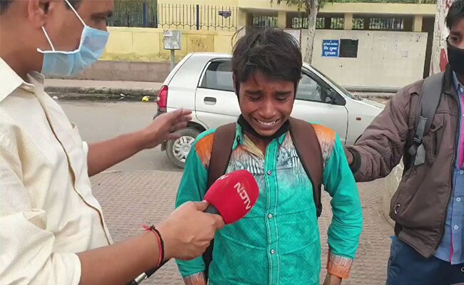 "Want To Go Home": Boy Weeps At Deserted Delhi Bus Station Amid Lockdown