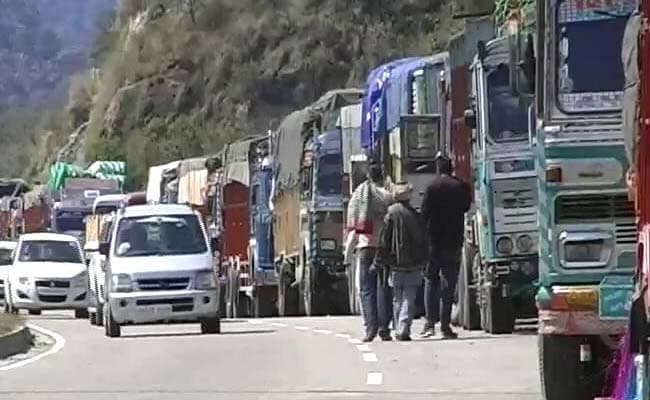 Landslides Block Jammu-Srinagar Highway, Hundreds Of Trucks Stranded