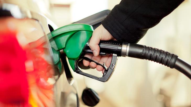Coronavirus spurs Oregon to allow drivers to temporarily pump their own gas 