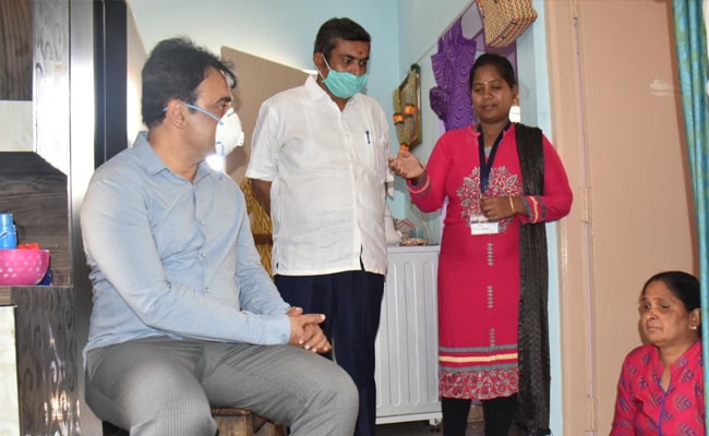 Bengaluru Health Workers On COVID-19 Recce Manhandled By Residents