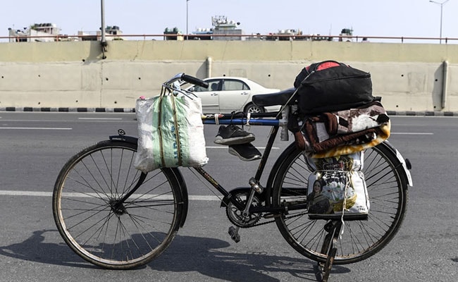 Father Riding Pillion, Girl, 15, Cycles 1,200 km To Get Home In Bihar