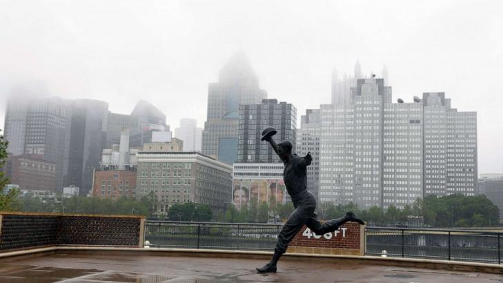 Severe weather kills 2 in Carolinas, tornado threat possible in Midwest Saturday