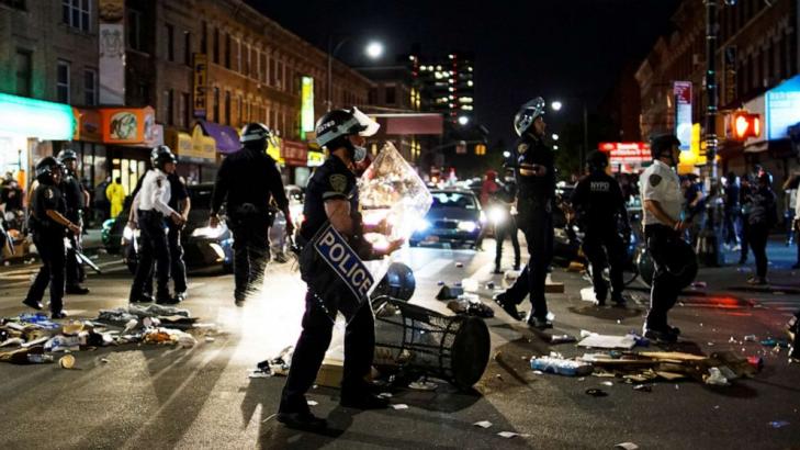 NYC police cars plow through crowd, mayor calls for investigation