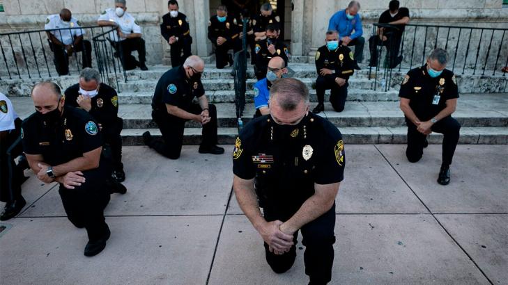 Miami-area police, protesters pray together amid George Floyd unrest