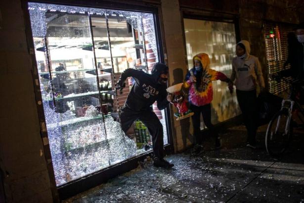 Luxury stores looted in overnight protests in NYC as de Blasio says there’s ‘limited protest activity’