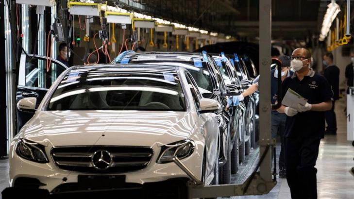 Mercedes to recall 660,000 vehicles in China for oil leak