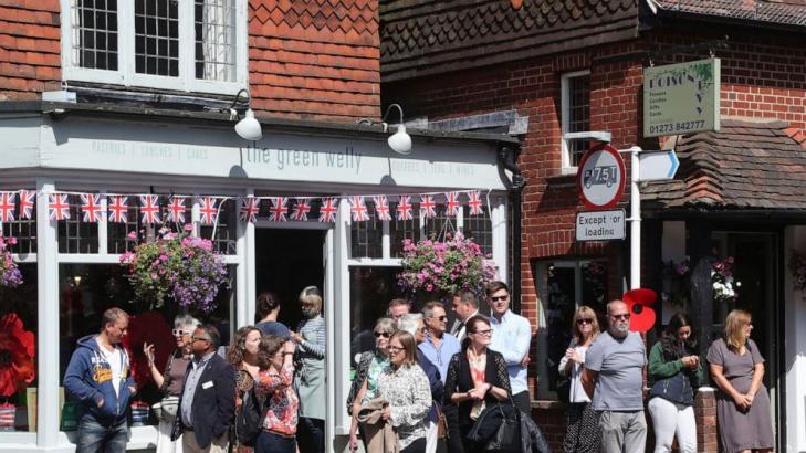 WWII-era planes make flyby in honor of late singer Vera Lynn