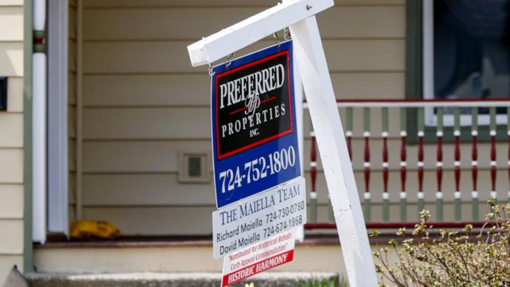 Home loan refinancing surges as mortgage rates hit new lows